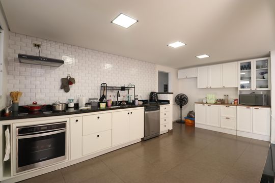 Cozinha de casa à venda com 5 quartos, 400m² em Vila Anglo Brasileira, São Paulo