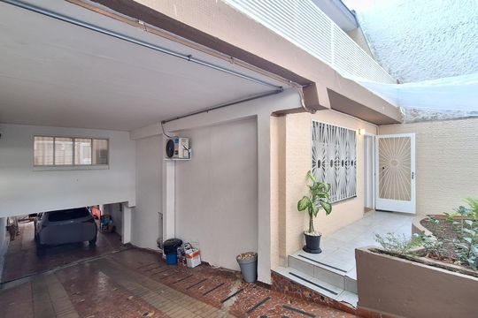 Garagem de casa à venda com 5 quartos, 400m² em Vila Anglo Brasileira, São Paulo
