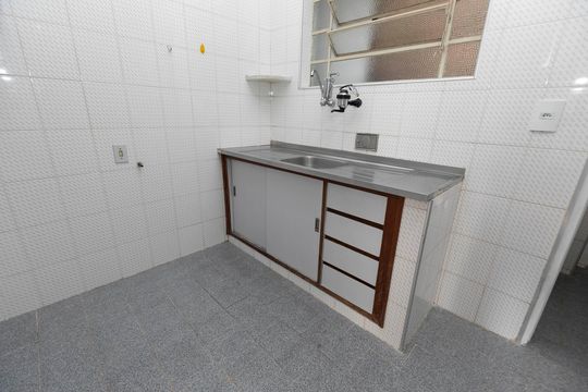 Cozinha de apartamento à venda com 2 quartos, 96m² em Centro, Campinas