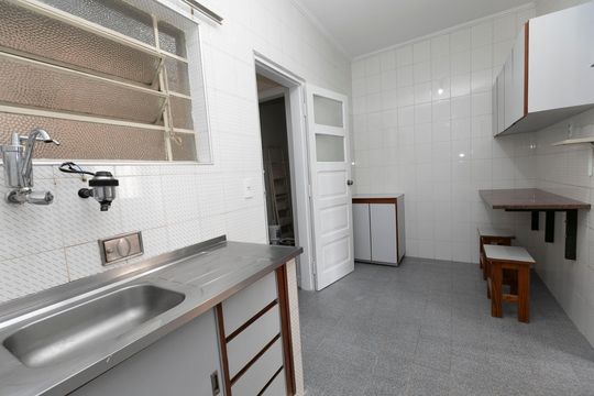 Cozinha de apartamento à venda com 2 quartos, 96m² em Centro, Campinas