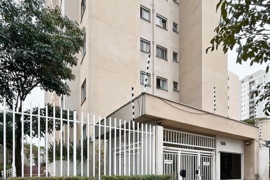 Fachada de casa para alugar com 2 quartos, 48m² em Jardim Prudência, São Paulo
