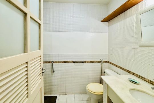 Banheiro 2 de apartamento à venda com 3 quartos, 120m² em Copacabana, Rio de Janeiro