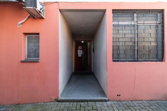 Entrada de apartamento à venda com 2 quartos, 65m² em Teresópolis, Porto Alegre