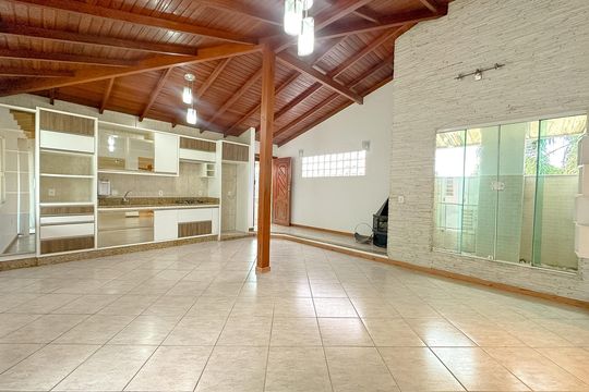 Sala de casa para alugar com 4 quartos, 500m² em Ipiranga, São José