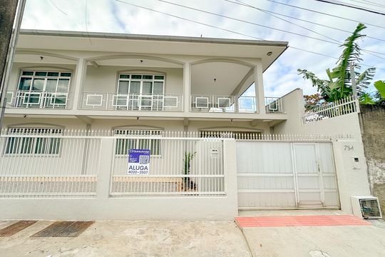 Fachada de casa para alugar com 4 quartos, 500m² em Ipiranga, São José