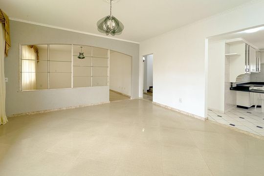 Sala 1 de casa para alugar com 4 quartos, 500m² em Ipiranga, São José
