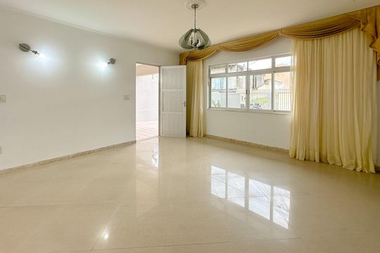 Casa para alugar com 4 quartos, 500m² em Ipiranga, São José