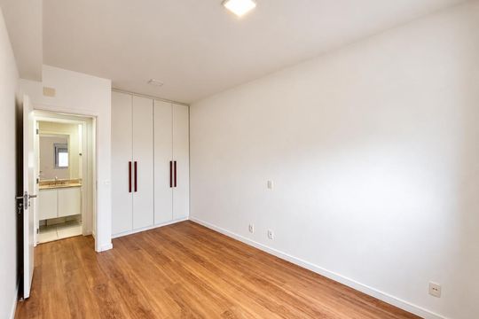 Quarto de apartamento para alugar com 1 quarto, 50m² em Empresarial 18 do Forte, Barueri