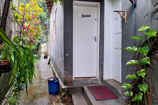 Quintal de kitnet/studio para alugar com 1 quarto, 20m² em Fonseca, Niterói