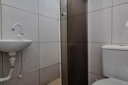 Banheiro de kitnet/studio para alugar com 1 quarto, 20m² em Fonseca, Niterói