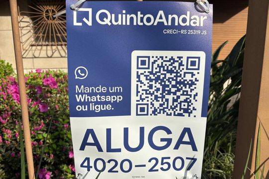 Plaquinha Instalada código NYWW-194 de apartamento para alugar com 3 quartos, 96m² em Higienópolis, Porto Alegre