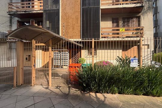Plaquinha Instalada código NYWW-194 de apartamento para alugar com 3 quartos, 96m² em Higienópolis, Porto Alegre