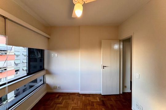 Quarto de apartamento à venda com 2 quartos, 65m² em Laranjeiras, Rio de Janeiro