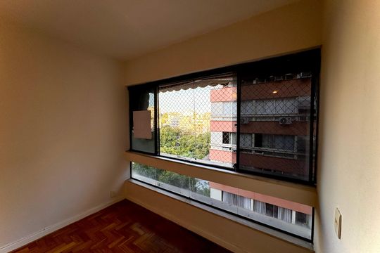 Vista da Sala de apartamento à venda com 2 quartos, 65m² em Laranjeiras, Rio de Janeiro