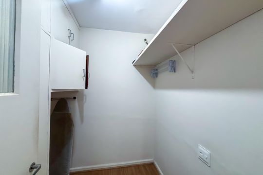 Quarto de serviço de apartamento para alugar com 2 quartos, 97m² em Pinheiros, São Paulo