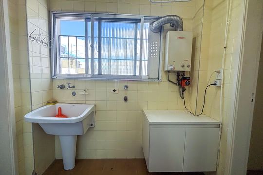 Área de serviço de apartamento para alugar com 2 quartos, 97m² em Pinheiros, São Paulo