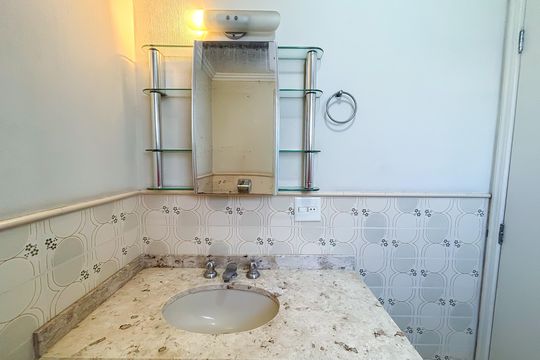 Banheiro social de apartamento para alugar com 2 quartos, 97m² em Pinheiros, São Paulo
