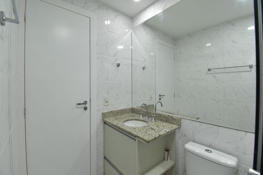 Banheiro 2 de apartamento à venda com 3 quartos, 88m² em Mercês, Curitiba
