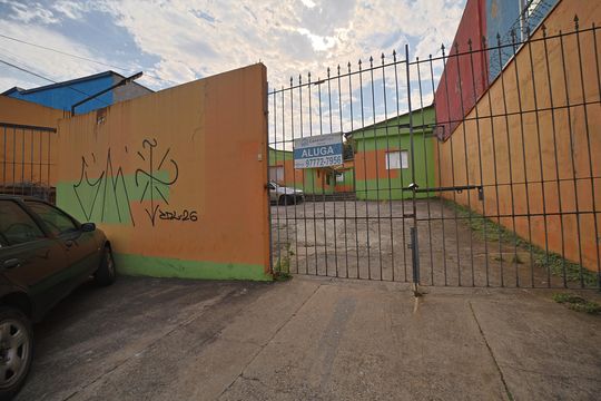 Fachada de casa para alugar com 1 quarto, 60m² em Penha de França, São Paulo