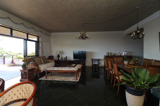 Sala 1 de apartamento para alugar com 4 quartos, 350m² em Cacuia, Rio de Janeiro