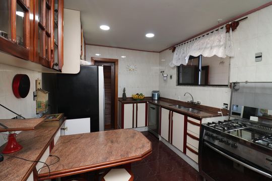 Cozinha de apartamento à venda com 4 quartos, 350m² em Cacuia, Rio de Janeiro