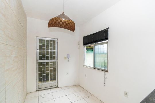 Sala de casa para alugar com 1 quarto, 50m² em Irajá, Rio de Janeiro