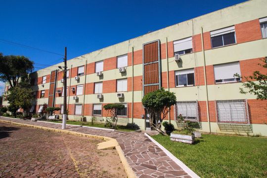 Fachada do bloco de apartamento à venda com 2 quartos, 72m² em Cristal, Porto Alegre