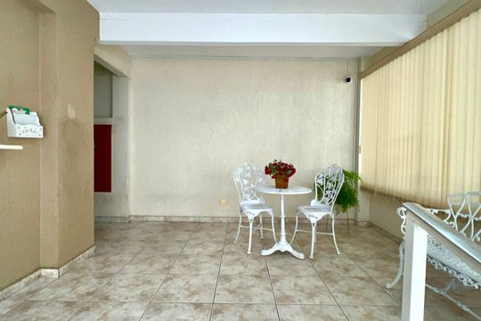 Hall de entrada de apartamento à venda com 2 quartos, 77m² em Vila Madalena, São Paulo