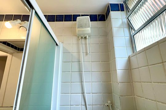 Banheiro de apartamento à venda com 2 quartos, 77m² em Vila Madalena, São Paulo