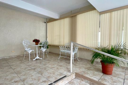 Hall de entrada de apartamento à venda com 2 quartos, 77m² em Vila Madalena, São Paulo