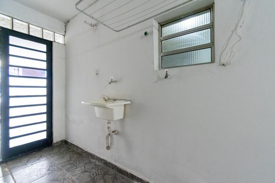 Área de serviço de casa à venda com 7 quartos, 236m² em Jardim Oriental, São Paulo