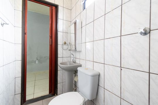 Banheiro de casa à venda com 7 quartos, 236m² em Jardim Oriental, São Paulo