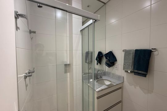 Banheiro social de apartamento para alugar com 1 quarto, 32m² em Santa Cecília, São Paulo