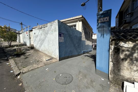 Fachada + placa de casa para alugar com 3 quartos, 120m² em Cachambi, Rio de Janeiro