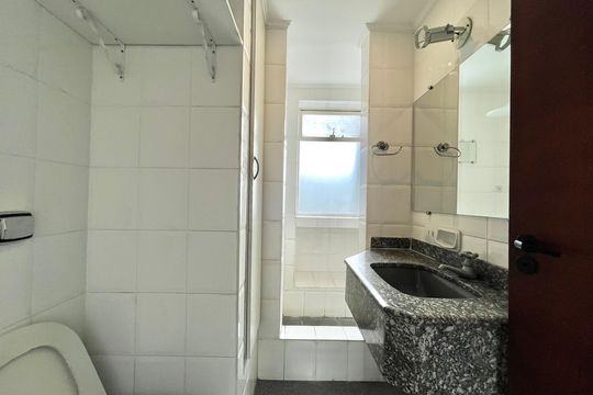 Banheiro de apartamento à venda com 2 quartos, 72m² em Vila Nova Caledônia, São Paulo
