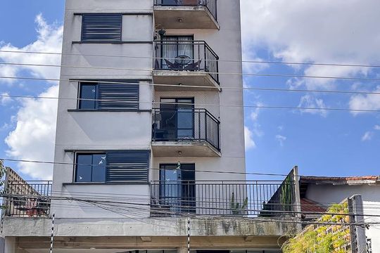 Fachada + plaquinha de apartamento para alugar com 2 quartos, 36m² em Santa Maria, Santo André