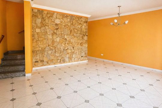 Sala de casa à venda com 3 quartos, 137m² em Vila América, São Paulo