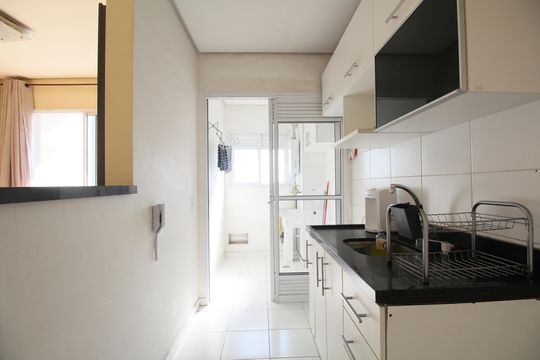 Cozinha de apartamento para alugar com 2 quartos, 50m² em Parque Reboucas, São Paulo