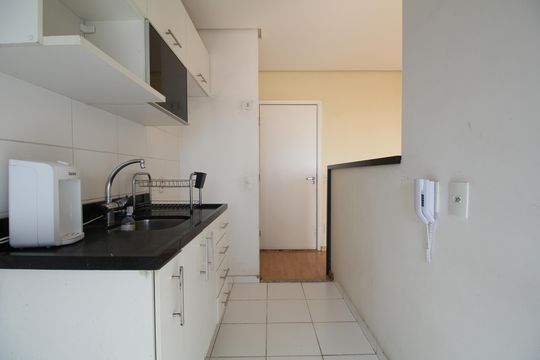 Cozinha de apartamento para alugar com 2 quartos, 50m² em Parque Reboucas, São Paulo