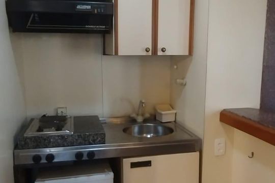 Cozinha de apartamento para alugar com 1 quarto, 45m² em Itaim Bibi, São Paulo