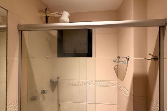 Banheiro da Suíte de apartamento para alugar com 2 quartos, 63m² em Setor Bela Vista, Goiânia
