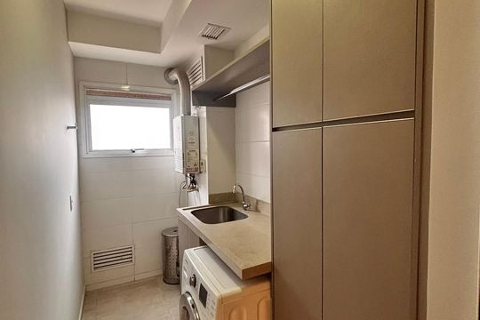Área de serviço de apartamento para alugar com 2 quartos, 107m² em Empresarial 18 do Forte, Barueri