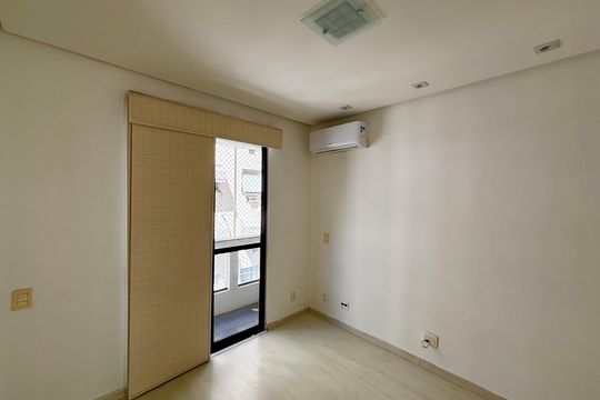 Quarto 2 de apartamento à venda com 3 quartos, 121m² em Leme, Rio de Janeiro