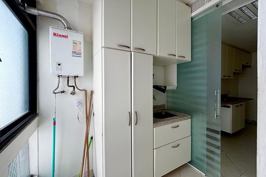 Área de serviço de apartamento à venda com 3 quartos, 121m² em Leme, Rio de Janeiro