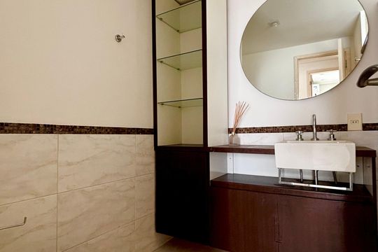 Banheiro social de apartamento à venda com 3 quartos, 121m² em Leme, Rio de Janeiro