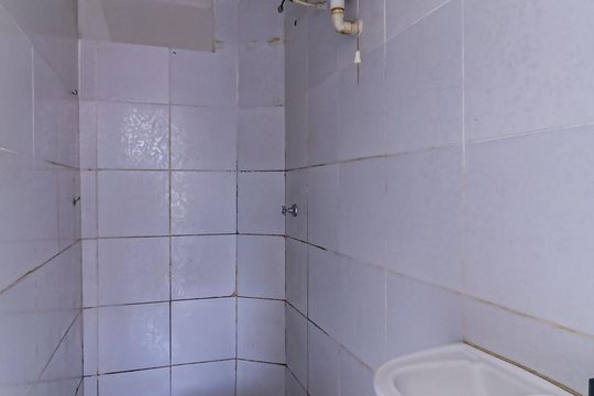 Banheiro de kitnet/studio para alugar com 1 quarto, 50m² em Engenho de Dentro, Rio de Janeiro