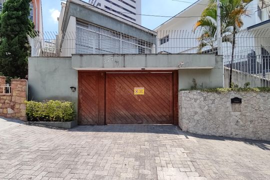Fachada de casa para alugar com 5 quartos, 340m² em Liberdade, São Paulo