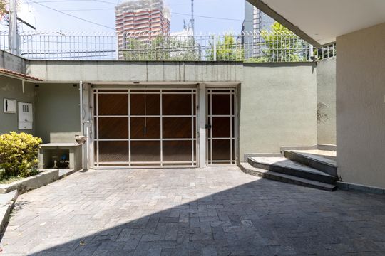 Garagem  de casa para alugar com 5 quartos, 340m² em Liberdade, São Paulo