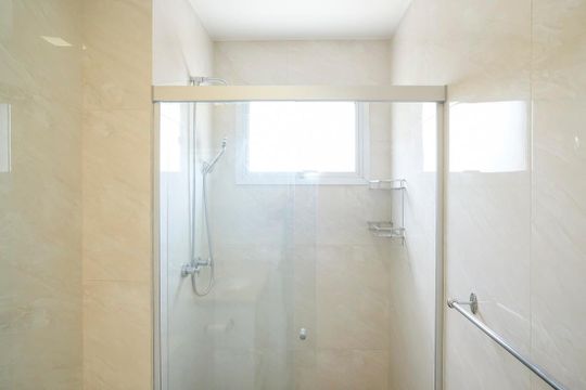 Banheiro da suíte de apartamento à venda com 2 quartos, 68m² em Cerâmica, São Caetano do Sul