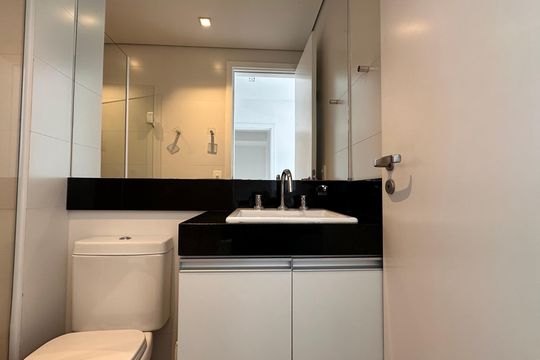 Banheiro social  de apartamento para alugar com 2 quartos, 85m² em Vila Cordeiro, São Paulo